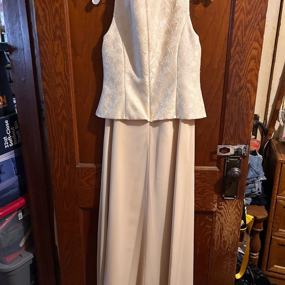 Elegant Cream Sleeveless Dress